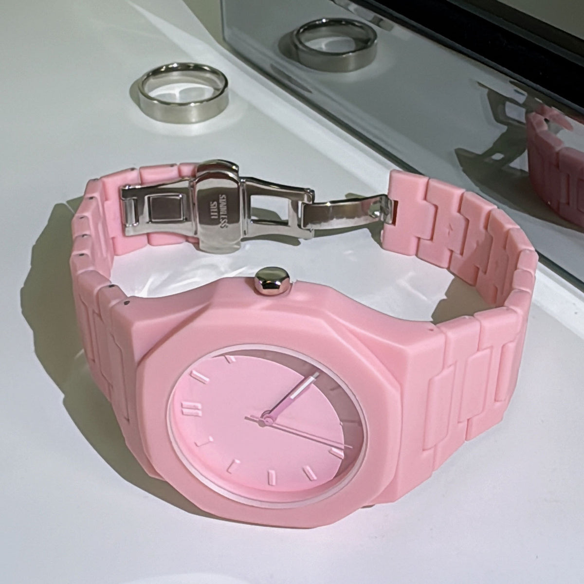 X-GEQCK 8102 Plastic Quartz Wrist Watch