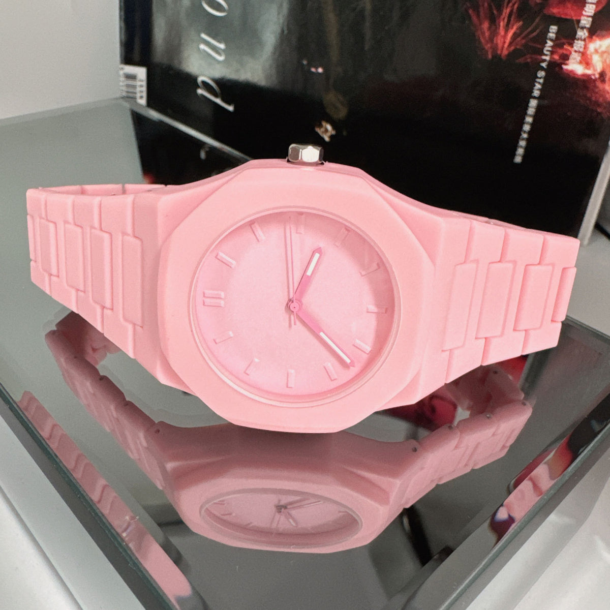 X-GEQCK 8102 Plastic Quartz Wrist Watch