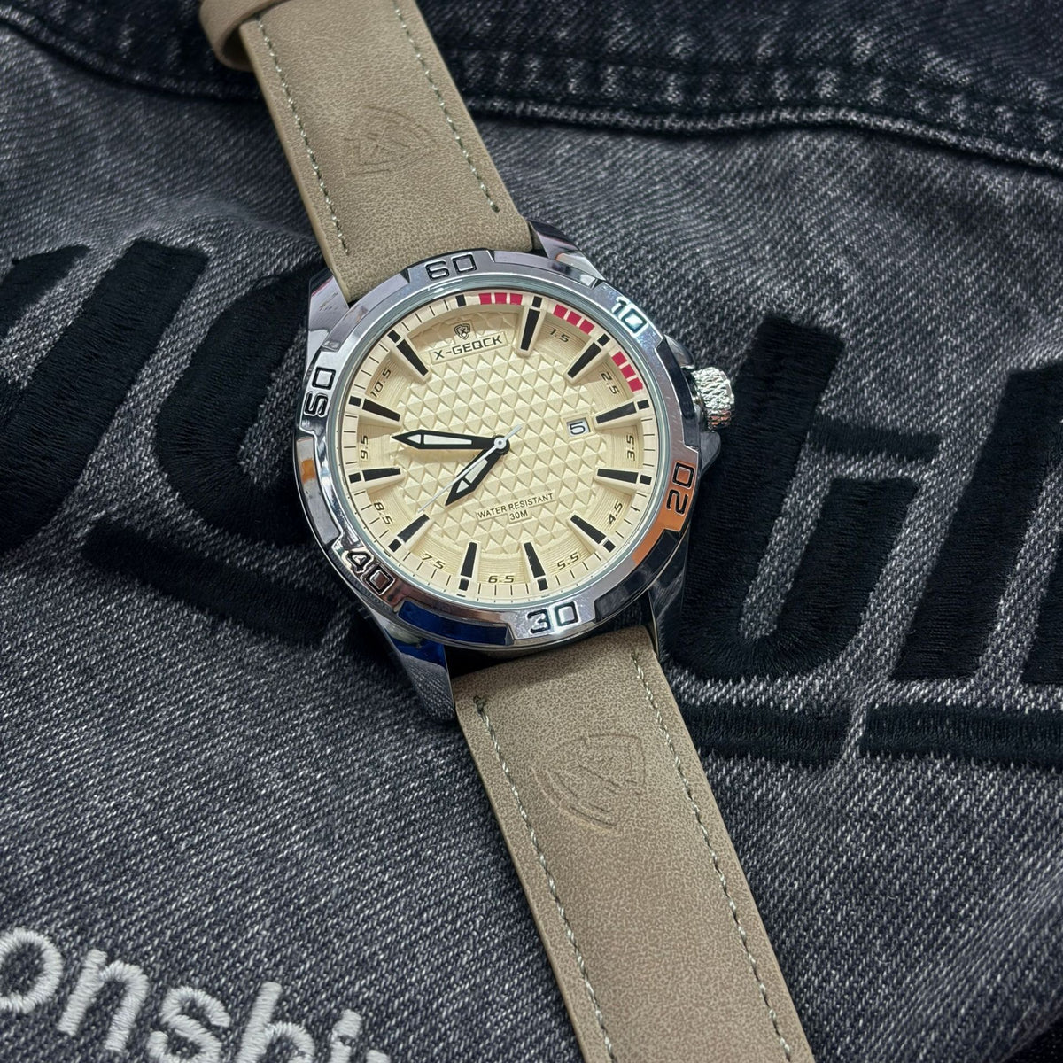 X-GEQCK 1106 Men's retro Quartz Wrist Watch