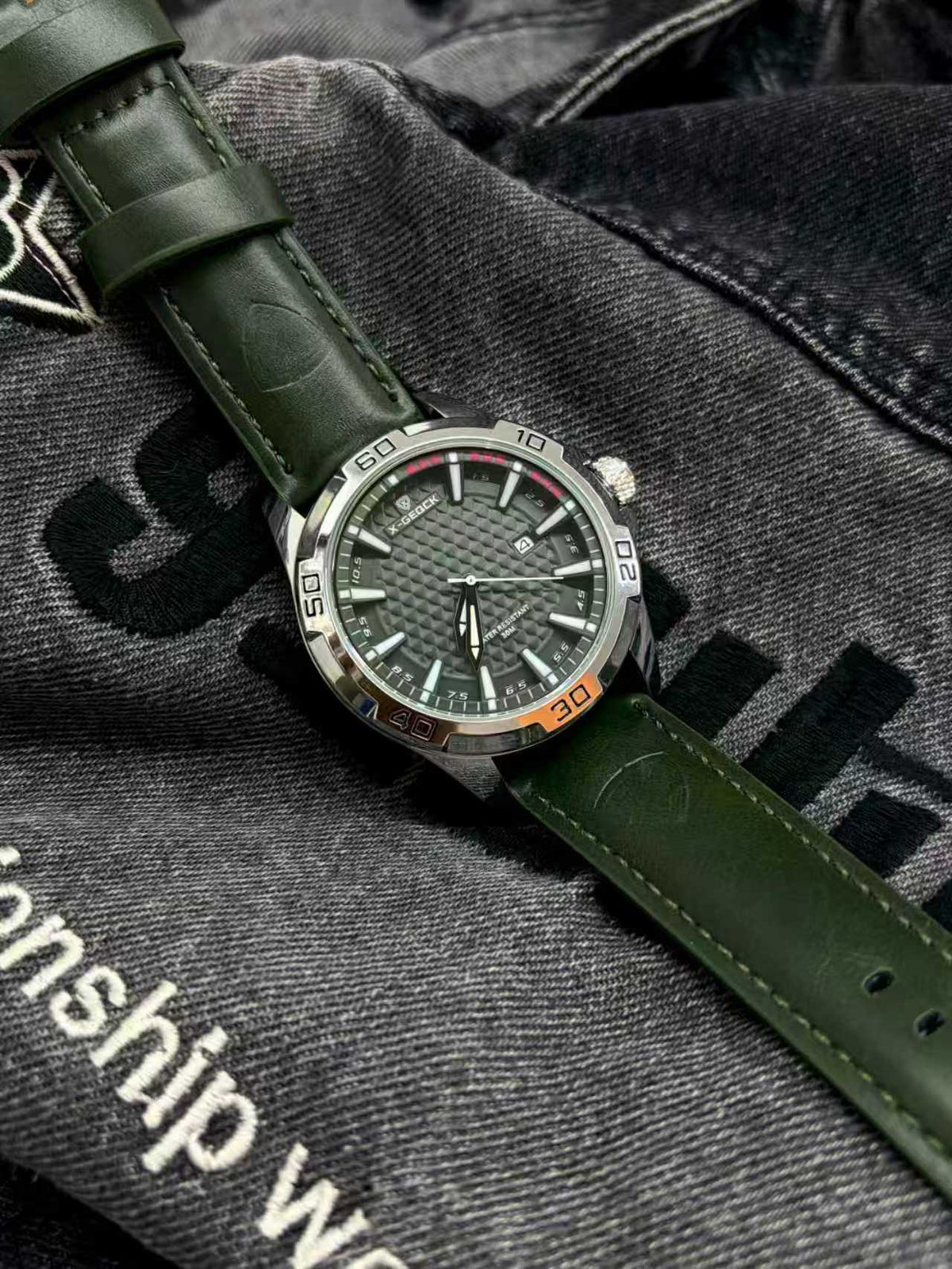 X-GEQCK 1106 Men's retro Quartz Wrist Watch