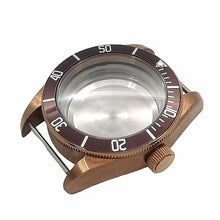 Bronze-colored bezel, diver-style case