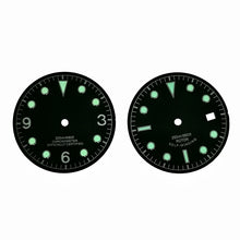 Luminous vintage-style diving watch dial with baton and dot markers.