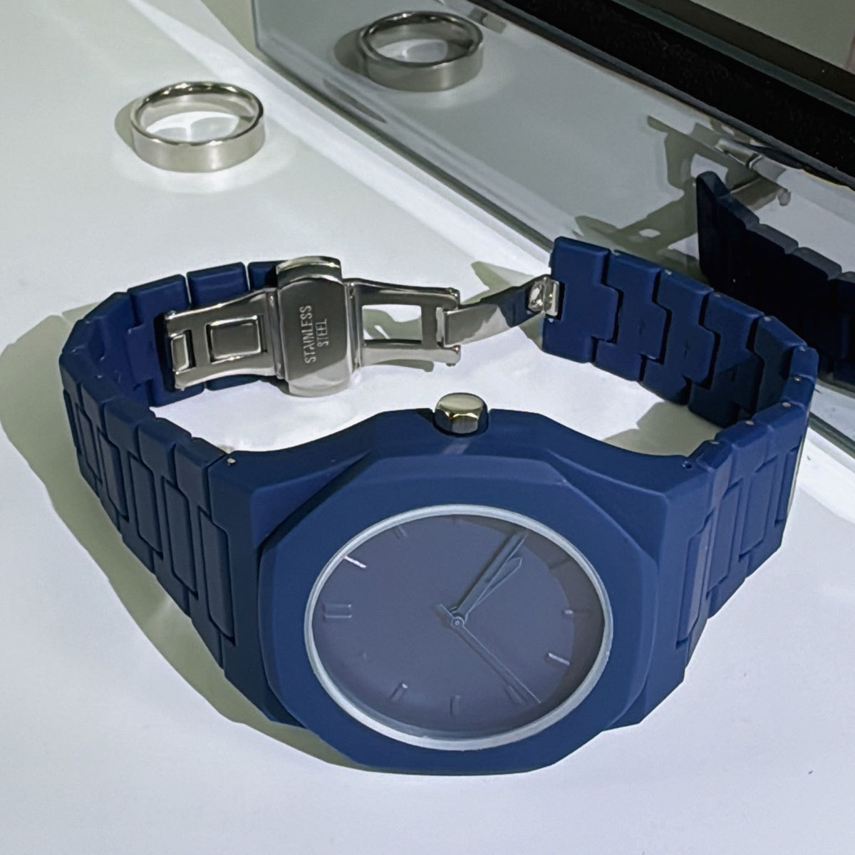 X-GEQCK 8102 Plastic Quartz Wrist Watch