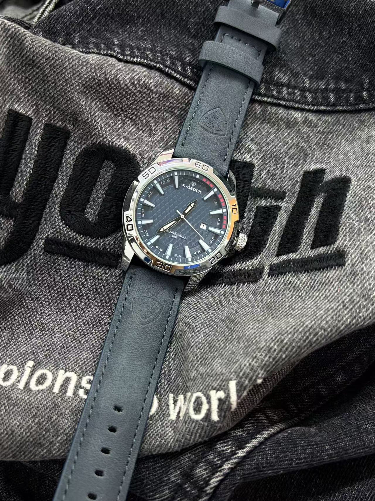 X-GEQCK 1106 Men's retro Quartz Wrist Watch