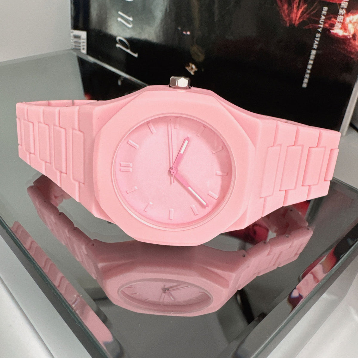 X-GEQCK 8102 Plastic Quartz Wrist Watch