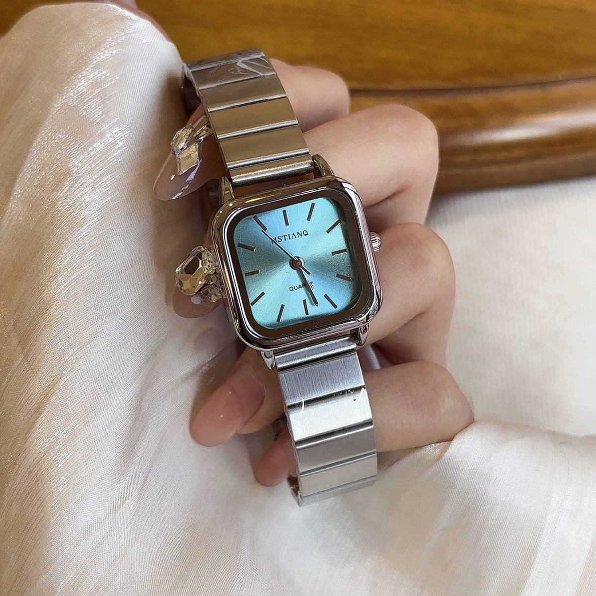 Mstianq 1126 Women's Square Quartz Watch